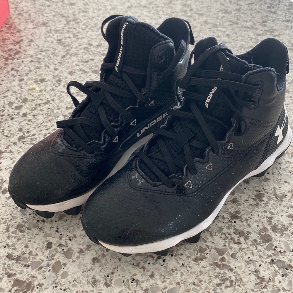 Kids Under Armour football cleats